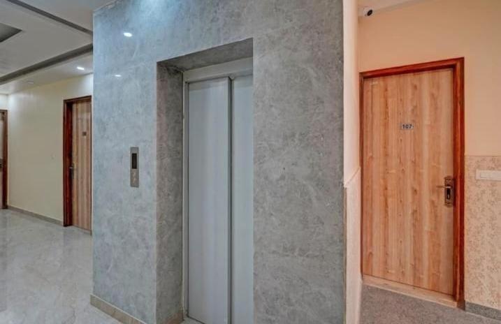 Shourya Hotel And Banquet Noida Exterior foto